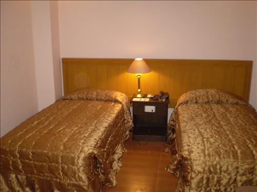 Mirage Hotel Lahor Szoba fotó